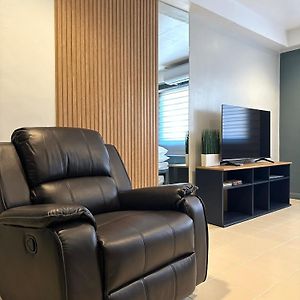 Crib 217 Subic Bay - Mediterranean Condo With Unlimited Massage